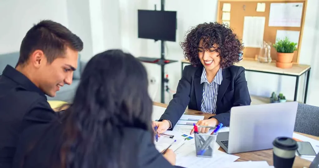 Comment les banques professionnelles accompagnent la croissance des PME : leviers financiers, choix du banquier et conseils pour votre entreprise.