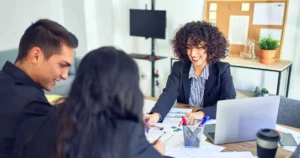 Comment les banques professionnelles accompagnent la croissance des PME : leviers financiers, choix du banquier et conseils pour votre entreprise.