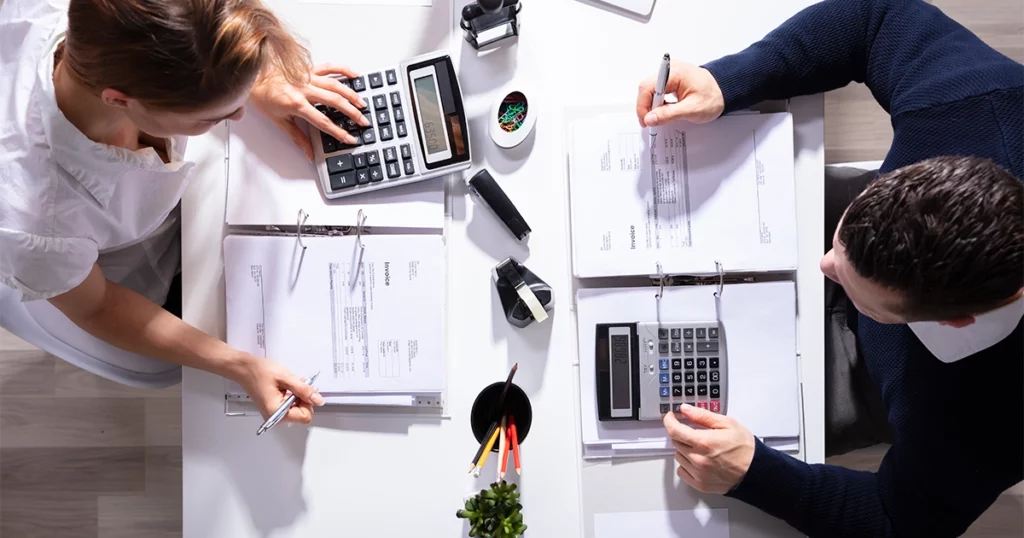 Avis Pennylane 2026 :intégrateur Pennylane certifié et expert-comptable travaillant sur la gestion financière d'une entreprise.